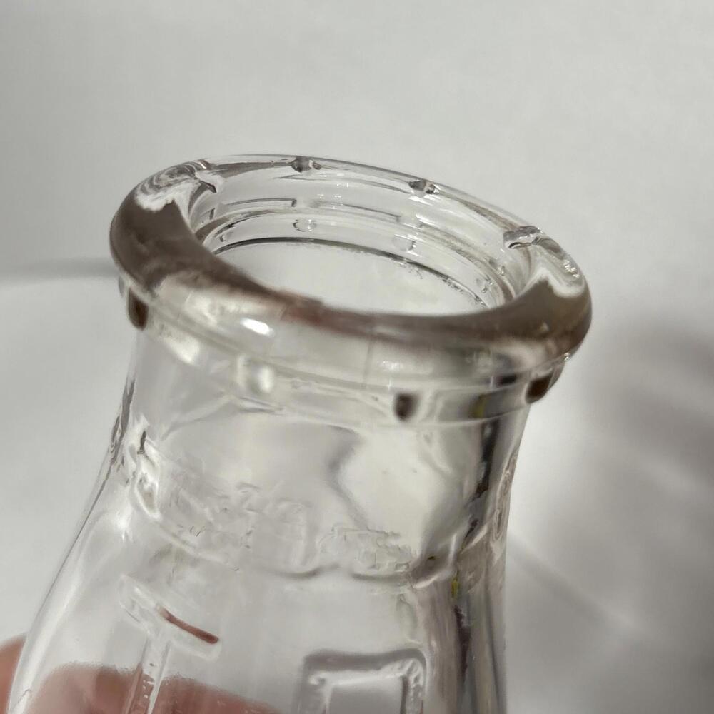 Vintage Thompson Dairy 5.5 in. Glass Milk Bottle Half Pint Jar Dairy Cow USA - Picture 7 of 7